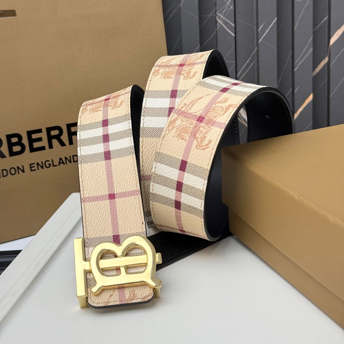 Burberry Men's Leather Belt – TB Monogram Buckle / Check Pattern